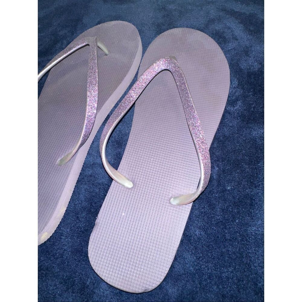 Women’s size 9 lavender/glitter flip flop. Worn once at a wedding.
